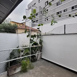 Instalação de rede de proteção em área externa